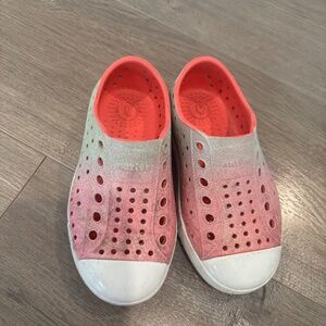 Native shoes size c7